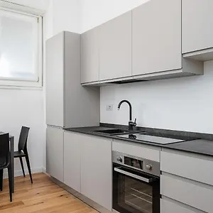 https://italianway-ippolito-nievo-28.it-lombardy.com